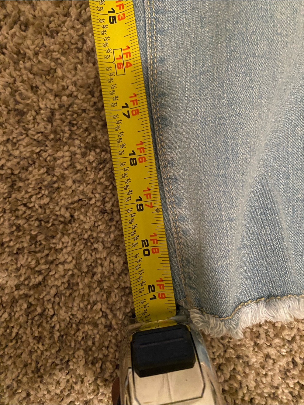 Light Wash Distressed Cropped Jeans Cato Brand Size 10 with Frayed Hem - Picture 13 of 14